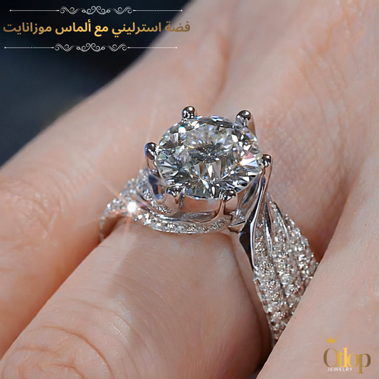 خاتم سوليتير بتصميم ثلاثي الصفوف حجر رئيسي من ألماس الموزانايت و ترصيع جانبي - مجوهرات فاخرة - كود 4584