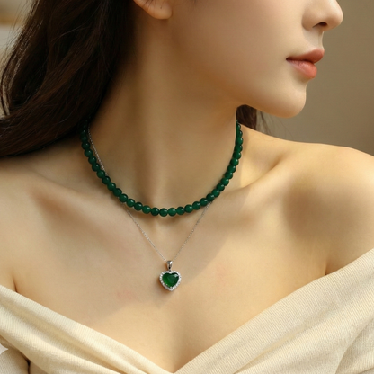 عقد طبقتين من حجر الجاد الاصلي مع الفضه والزمرد - كود 5320