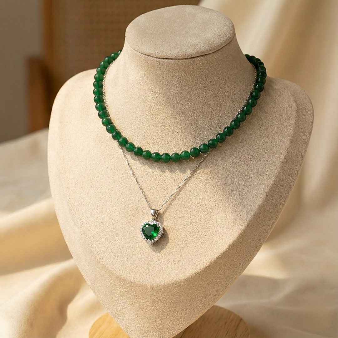 عقد طبقتين من حجر الجاد الاصلي مع الفضه والزمرد - كود 5320