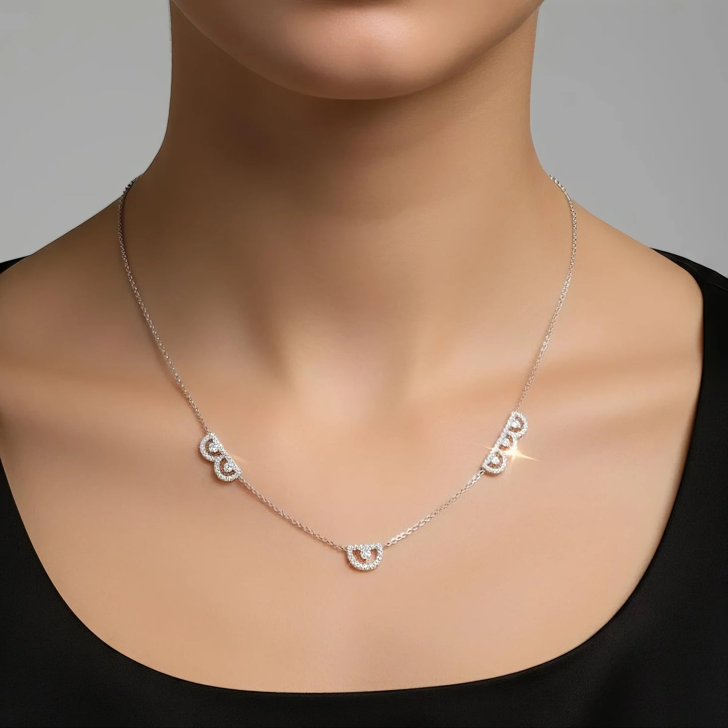 سلسله من الفضه مطليه بالبلاتين ومرصعه بالكيوبك زيركونيا شبيه الماس - كود 6004