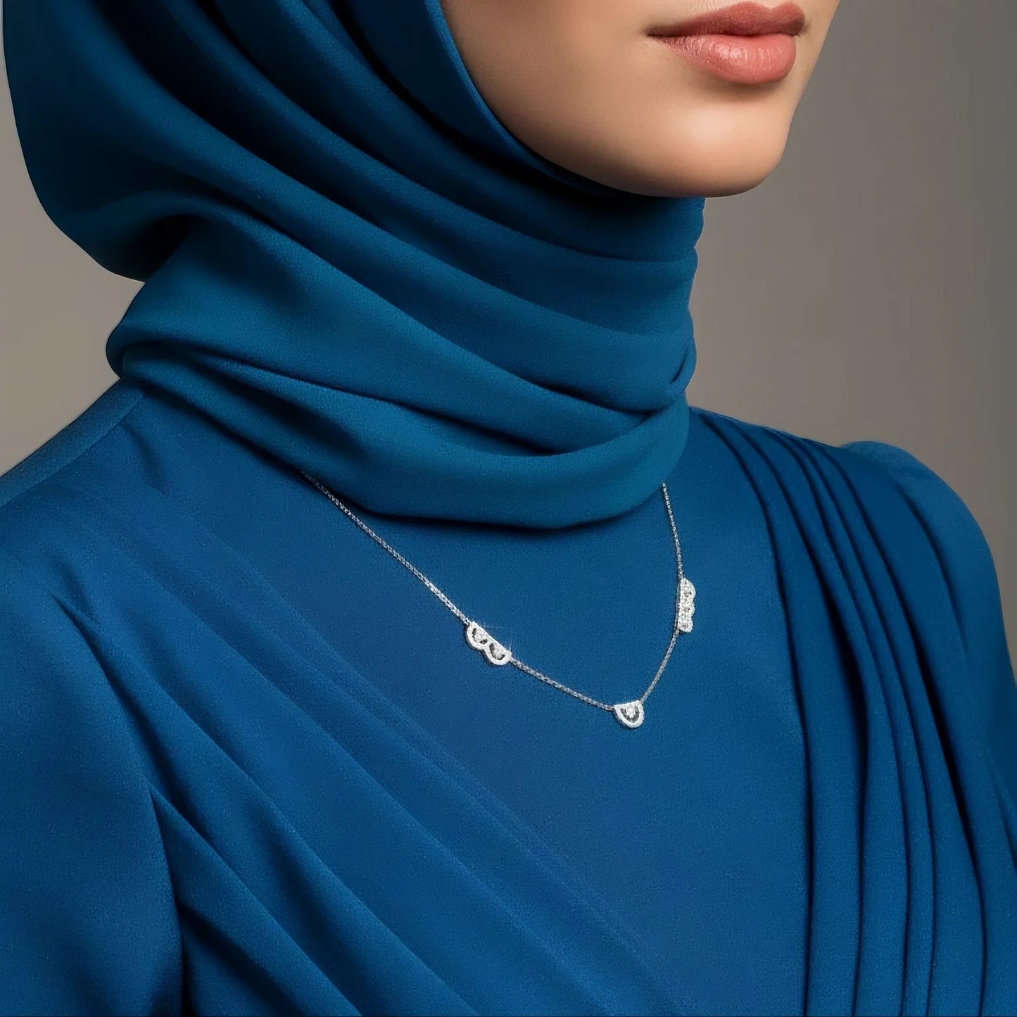 سلسله من الفضه مطليه بالبلاتين ومرصعه بالكيوبك زيركونيا شبيه الماس - كود 6004