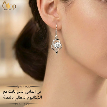 حلق نسائي بتصميم انسيابي فاخر .من التيتانيوم  المطلي بالفضة عيار 925 مع ألماس الموزانايت - كود 4122