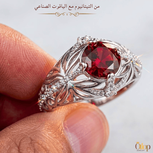 خاتم للجنسين من الياقوت الاحمر الصناعي - مع ستانلس ستيل عيار 316  المطلي بالروديوم - كود 7800