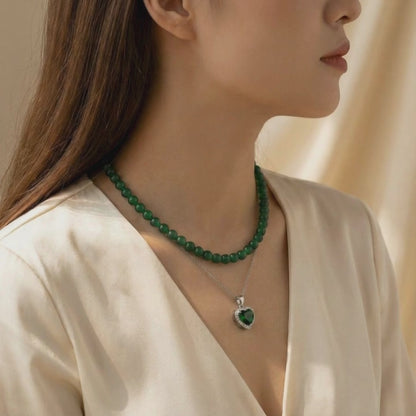 عقد طبقتين من حجر الجاد الاصلي مع الفضه والزمرد - كود 5320